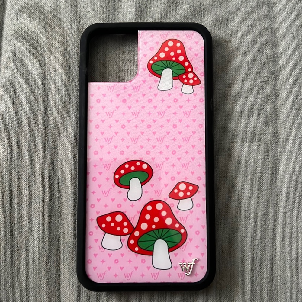 Brand new never used before, Wildflower phone case. Size 11 Pro Max